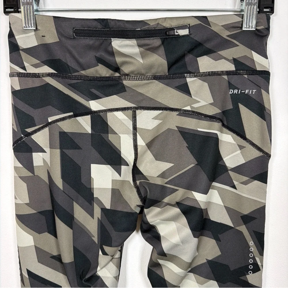 Nike dynamic leggings